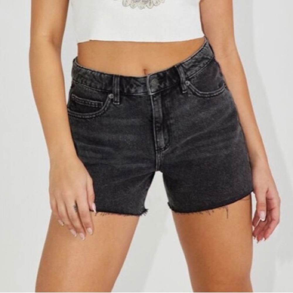 ✨BRAND NEW✨ GARAGE CUT-OFF JEAN SHORTS